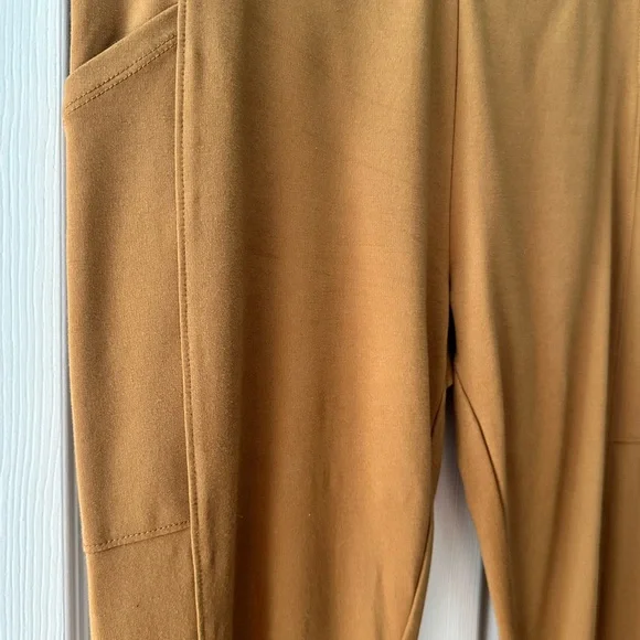Lou & Grey Camel Brown High Rise Leggings w/ Pockets – Size M - Picture 3 of 5